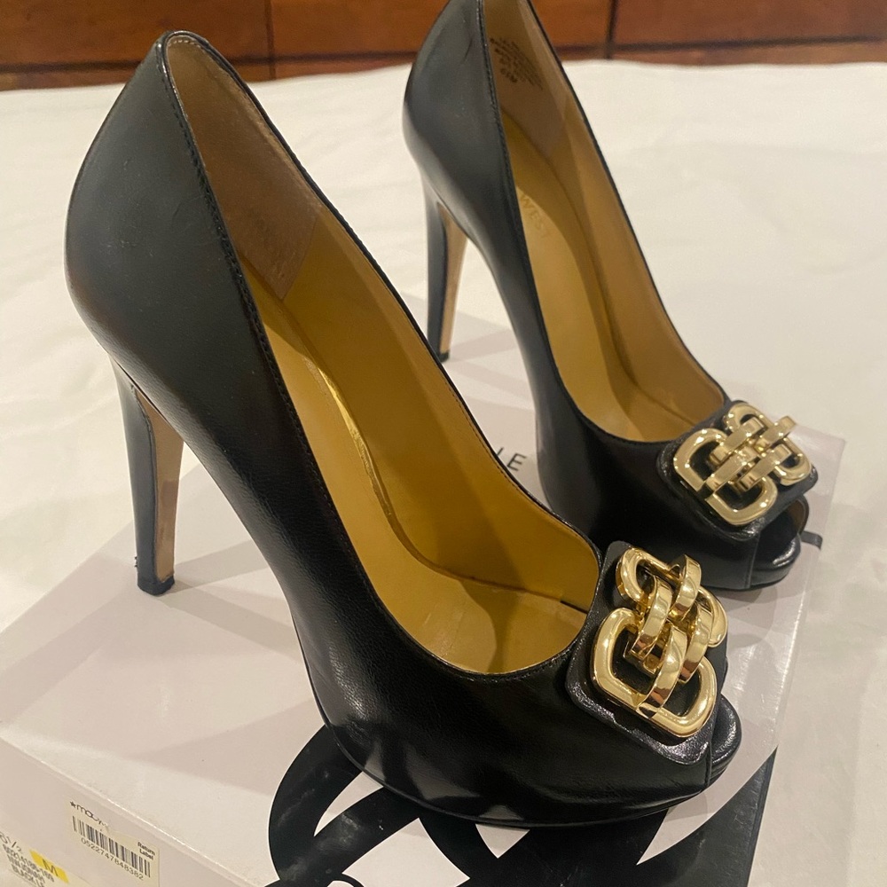 Nine West Black and Gold Stiletto Heels with Pointed Toe